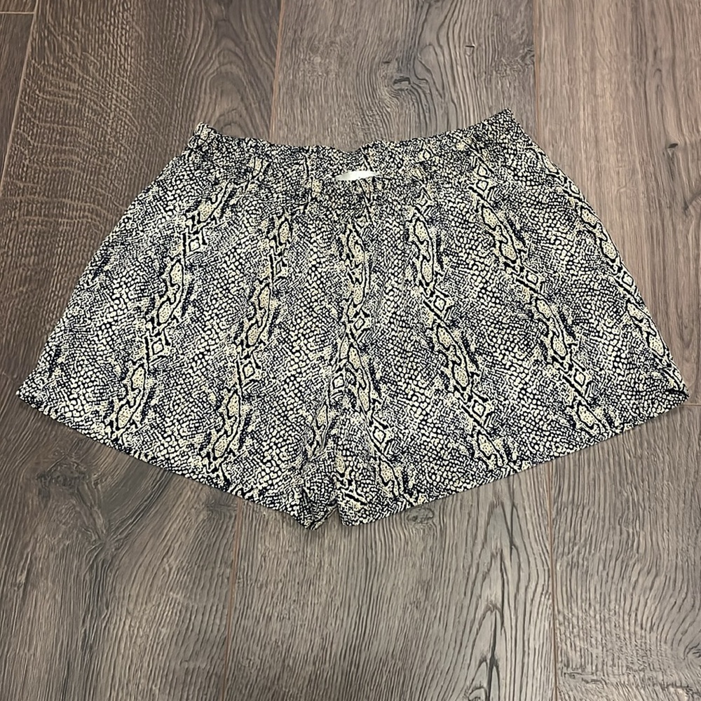 🖤 3 for 1 🖤 lightweight elastic ladies fashion shorts S - Picture 4 of 10